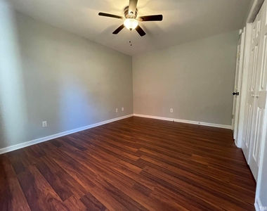 200 Glen Bonnie Lane - Photo Thumbnail 35