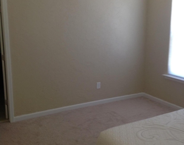 933 Ileagnes Road - Photo Thumbnail 10