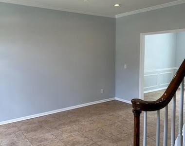 110 Noritake Drive - Photo Thumbnail 4