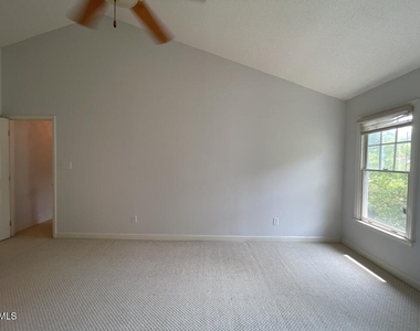 102 Longstock Court - Photo Thumbnail 10