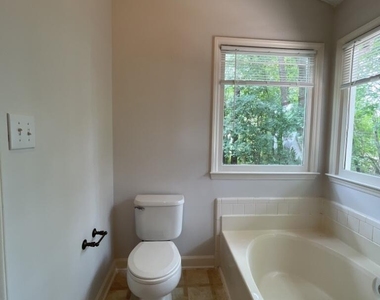 102 Longstock Court - Photo Thumbnail 11