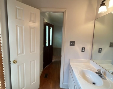 102 Longstock Court - Photo Thumbnail 8