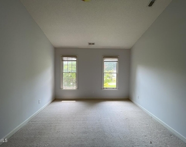 102 Longstock Court - Photo Thumbnail 9