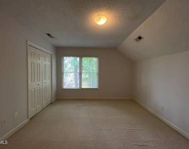 102 Longstock Court - Photo Thumbnail 12