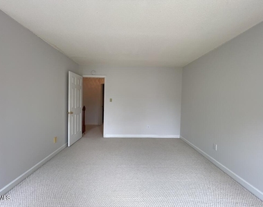 102 Longstock Court - Photo Thumbnail 15