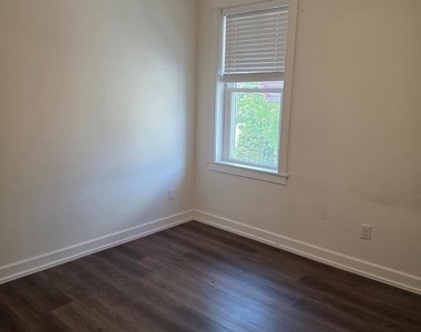 1049 W Lancaster Avenue - Photo Thumbnail 5