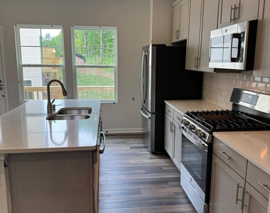 1056 Lily Loch Way - Photo Thumbnail 17