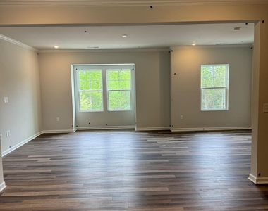 1056 Lily Loch Way - Photo Thumbnail 11