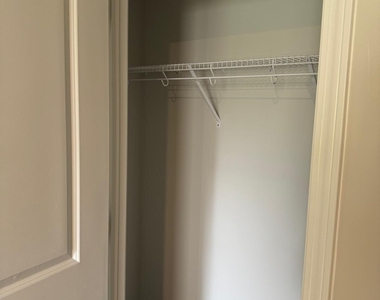 1056 Lily Loch Way - Photo Thumbnail 10