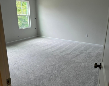 1056 Lily Loch Way - Photo Thumbnail 12