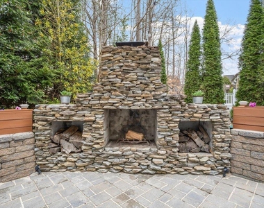 405 Jewell Drive - Photo Thumbnail 10