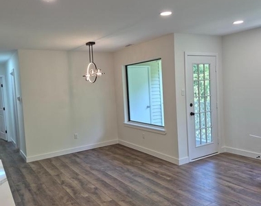 812 Diamond Drive - Photo Thumbnail 7