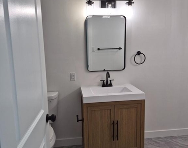 812 Diamond Drive - Photo Thumbnail 9