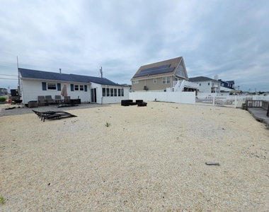 129 E Raritan Drive - Photo Thumbnail 3