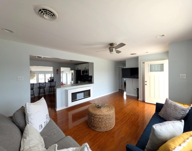 129 E Raritan Drive - Photo Thumbnail 8