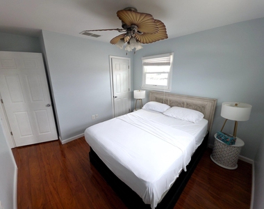 129 E Raritan Drive - Photo Thumbnail 13