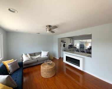 129 E Raritan Drive - Photo Thumbnail 5
