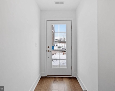 137 Ada Hightower Avenue - Photo Thumbnail 3