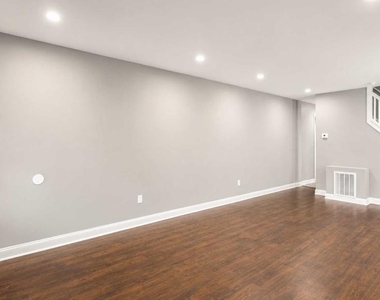 209 Woodlawn Avenue - Photo Thumbnail 14