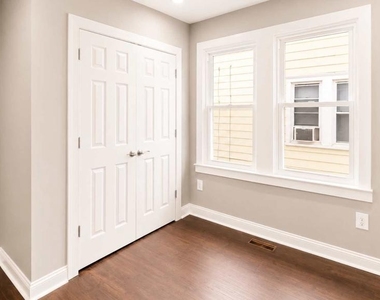 209 Woodlawn Avenue - Photo Thumbnail 10