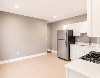 209 Woodlawn Avenue - Photo Thumbnail 6