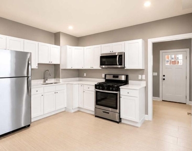 209 Woodlawn Avenue - Photo Thumbnail 5