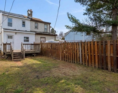 209 Woodlawn Avenue - Photo Thumbnail 15