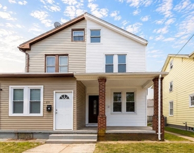 209 Woodlawn Avenue - Photo Thumbnail 1