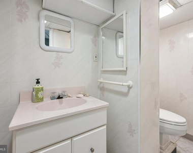410 Narragansett Drive - Photo Thumbnail 20