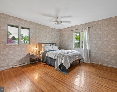 410 Narragansett Drive - Photo Thumbnail 13