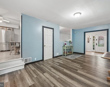 410 Narragansett Drive - Photo Thumbnail 4
