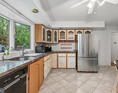 410 Narragansett Drive - Photo Thumbnail 11