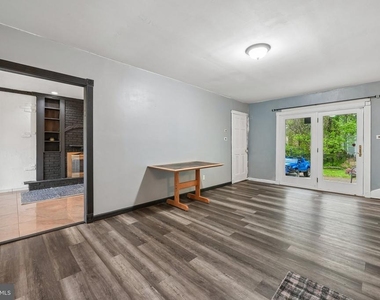 410 Narragansett Drive - Photo Thumbnail 3