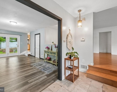 410 Narragansett Drive - Photo Thumbnail 2