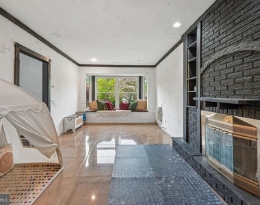 410 Narragansett Drive - Photo Thumbnail 5