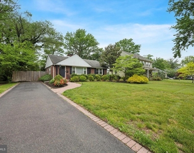 704 Cedar Avenue - Photo Thumbnail 2