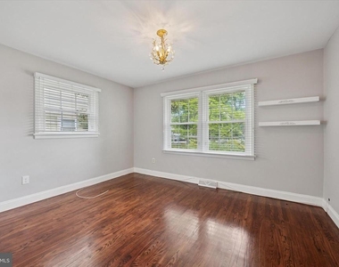 704 Cedar Avenue - Photo Thumbnail 8