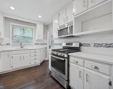 704 Cedar Avenue - Photo Thumbnail 14