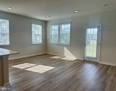 1 Reagan Lane - Photo Thumbnail 7
