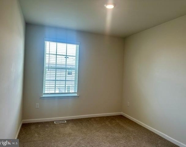 1 Reagan Lane - Photo Thumbnail 17