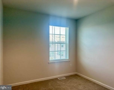 1 Reagan Lane - Photo Thumbnail 18