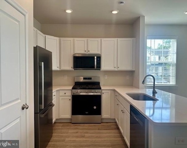 1 Reagan Lane - Photo Thumbnail 6