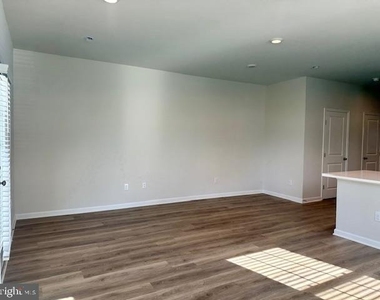 1 Reagan Lane - Photo Thumbnail 10