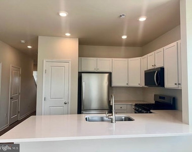 1 Reagan Lane - Photo Thumbnail 9