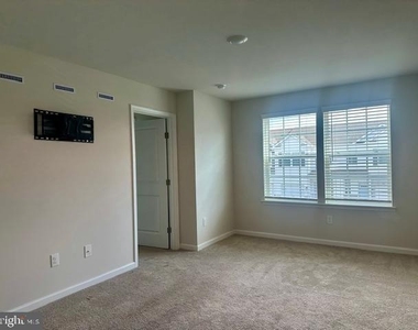 1 Reagan Lane - Photo Thumbnail 24