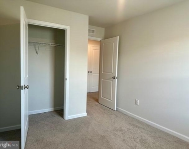 1 Reagan Lane - Photo Thumbnail 16