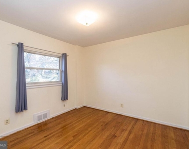 9322 W Parkhill Drive - Photo Thumbnail 6