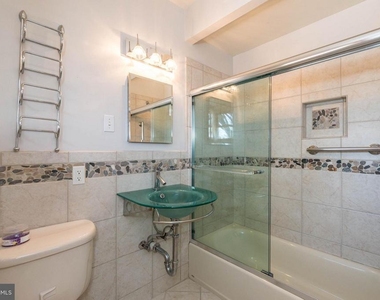 9322 W Parkhill Drive - Photo Thumbnail 9
