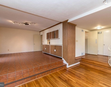 9322 W Parkhill Drive - Photo Thumbnail 16