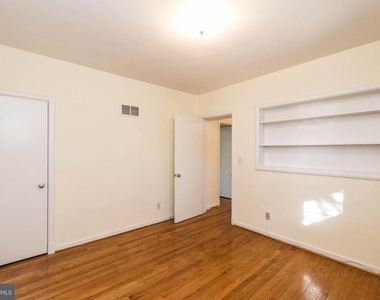 9322 W Parkhill Drive - Photo Thumbnail 4